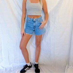 Vintage Levi 90s y2k levis 550 red tab light wash blue denim shorts "Jorts"